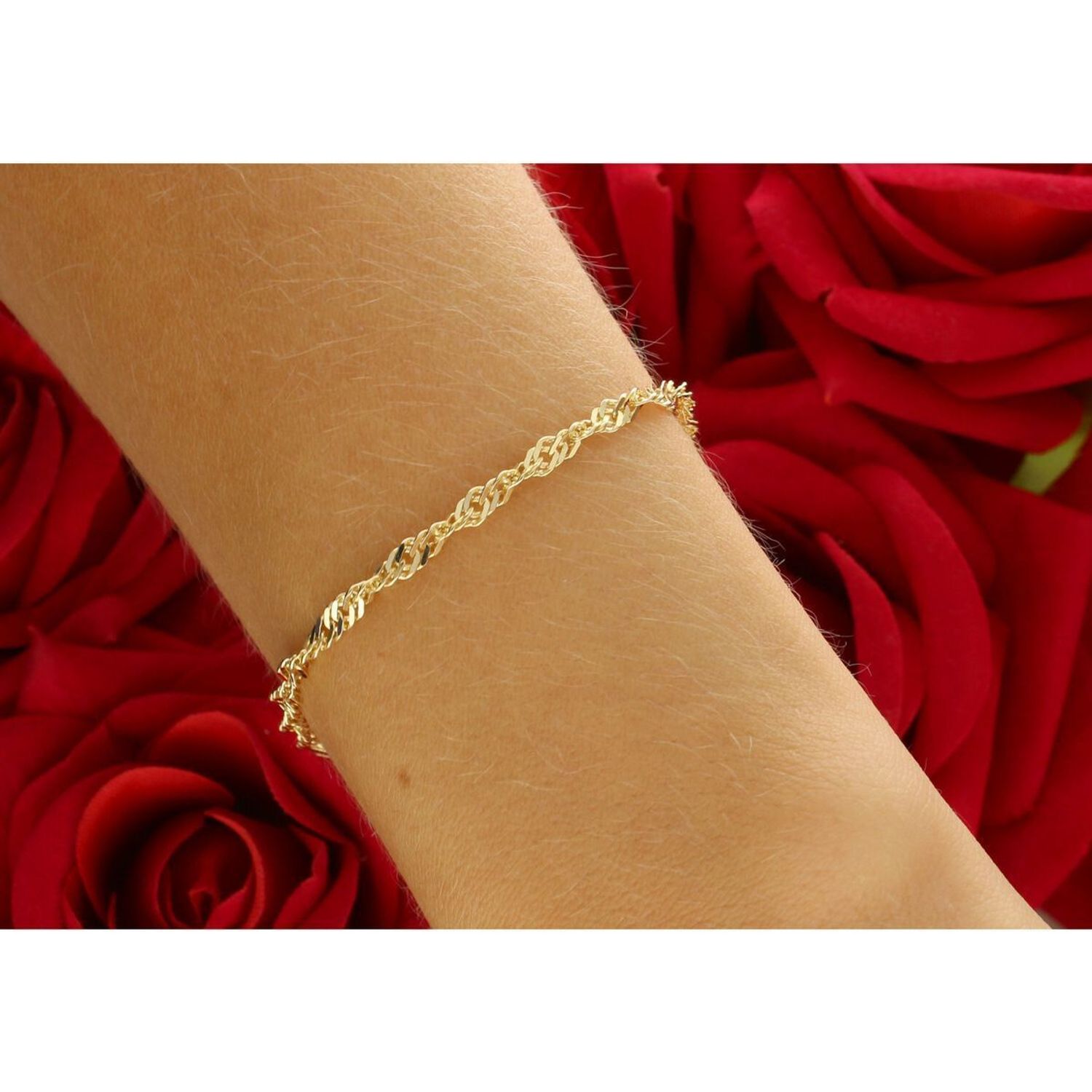 Elegancka złota bransoletka damska próby 585 w splocie Singapur, szerokość 3 mm. Długość 19 cm, waga 3,25 g, zapięcie na karabińczyk. Idealna do codziennych i eleganckich stylizacji.1.jpg